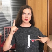 Ekaterina Andreeva explicó la inscripción "Demasiado tarde" en su chaqueta, pero "no solo todos" la entendieron