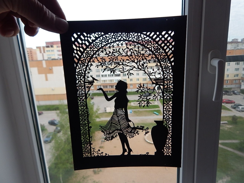 El abuelo de Pskov hace increíbles pinturas con papel