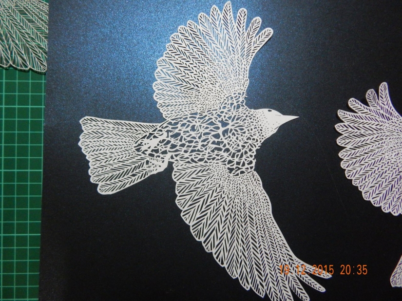 El abuelo de Pskov hace increíbles pinturas con papel