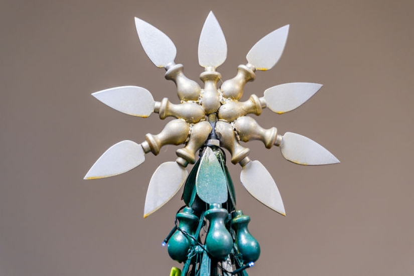 El aeropuerto de Vilna hizo un árbol de Navidad con artículos confiscados a los pasajeros