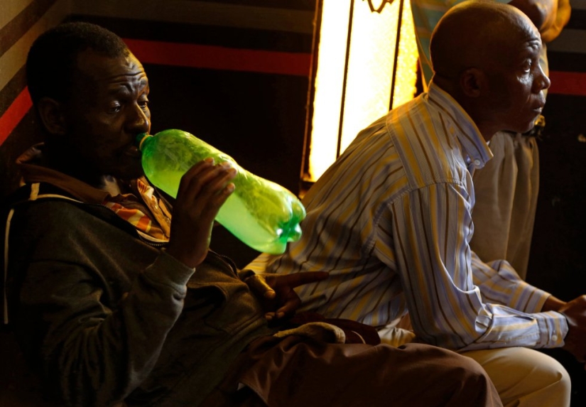 "¡El alcohol no tiene nada de malo!": cómo se celebran los servicios en una iglesia para borrachos