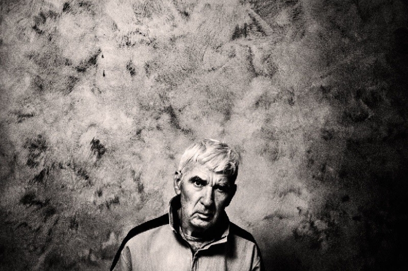 "El amor es más fuerte que la enfermedad": un proyecto fotográfico sobre cómo una pareja de ancianos luchó contra la enfermedad de Alzheimer "El amor es más fuerte que la enfermedad": un proyecto fotográfico sobre cómo una pareja de ancianos luchó contra la enfermedad de Alzheimer