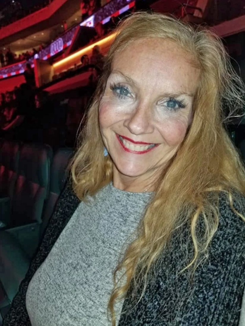 El caso es joven: una mujer de 60 años conoce a un chico de 21 años y se jacta de sexo increíble