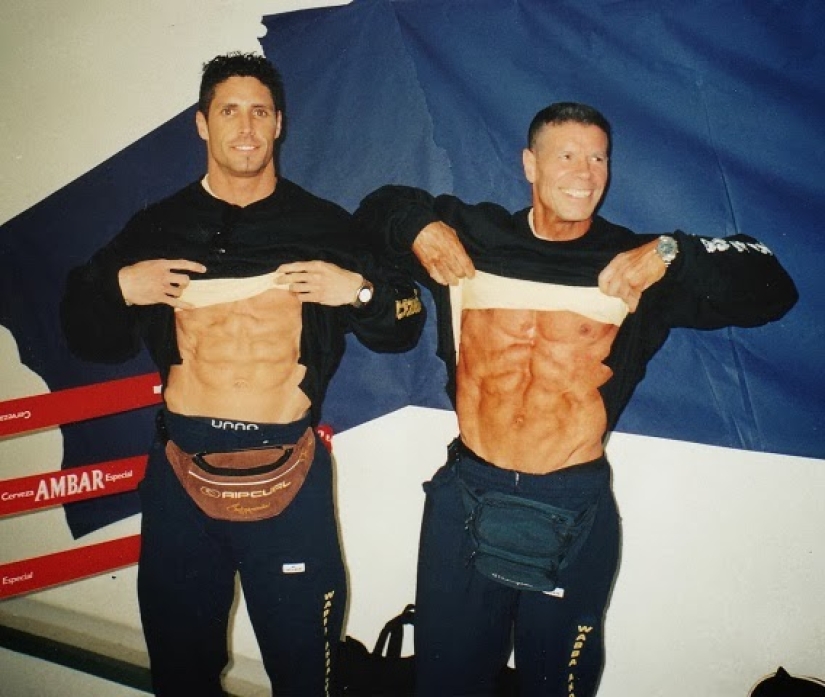 El culturista de 72 años impresionó a los jóvenes con una prensa de acero y enormes bíceps