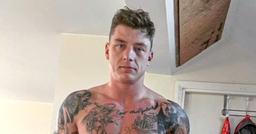 El ejército británico dejó el servicio y comenzó a actuar en el porno gay. Pero no es lo que pensabas, es solo un trabajo El ejército británico dejó el servicio y comenzó a actuar en el porno gay. Pero no es lo que pensabas, es solo un trabajo