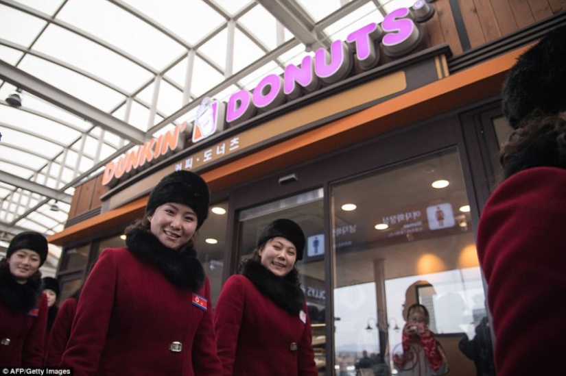 El" ejército de porristas " de Corea del Norte llegó a los Juegos Olímpicos de Invierno