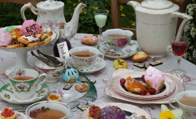 El fotógrafo recrea las fiestas descritas en las páginas de obras literarias famosas