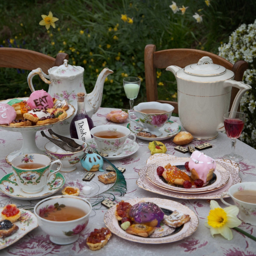 El fotógrafo recrea las fiestas descritas en las páginas de obras literarias famosas