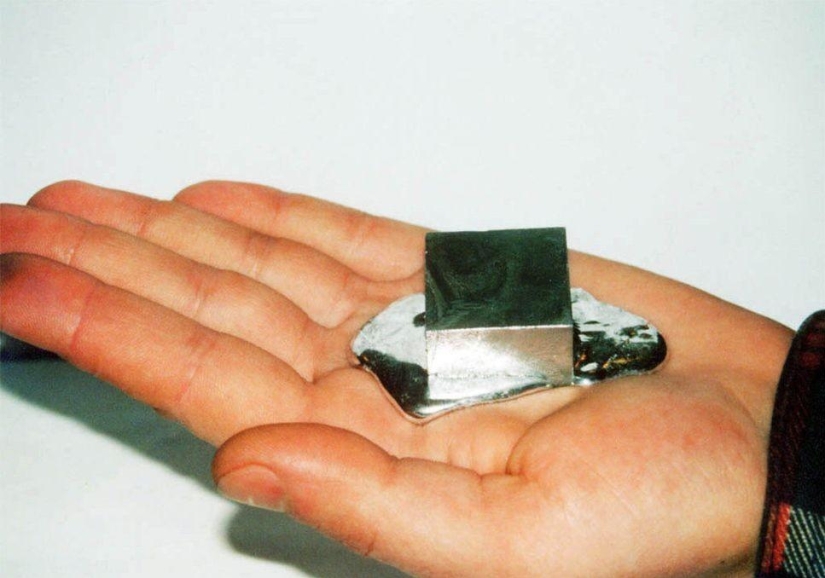 El galio es un metal raro que se derrite en las manos El galio es un metal raro que se derrite en las manos