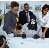 El ganador de la lotería en Jamaica no les dio una sola oportunidad a los mendigos y ladrones