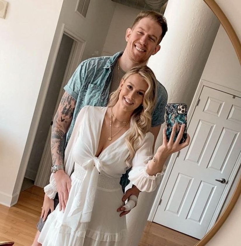 El" Giant " fue trasladado a primera clase porque no cabía en un asiento estándar en el avión