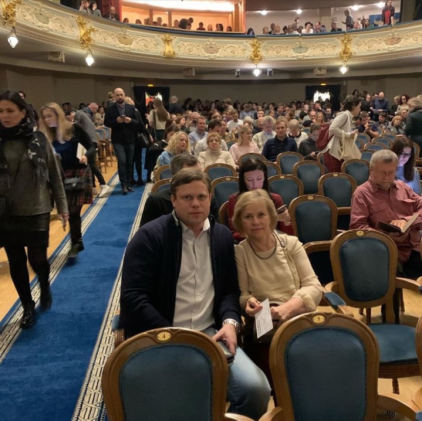 El hijo de mamá para siempre: fotos de 15 artistas rusos con madres