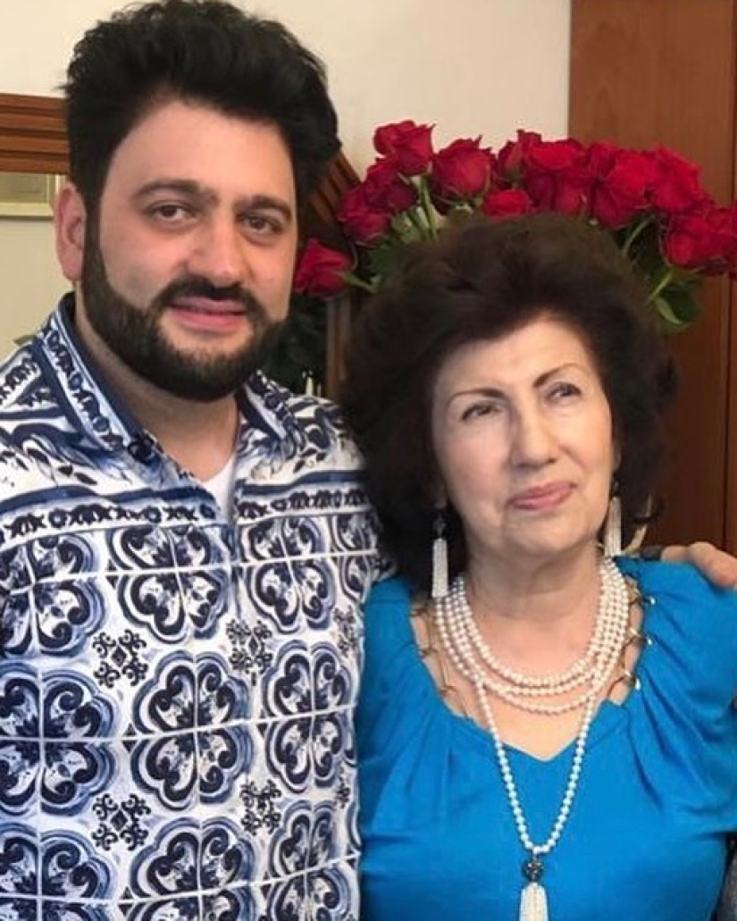 El hijo de mamá para siempre: fotos de 15 artistas rusos con madres