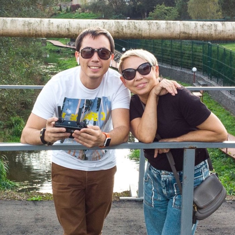 El hijo de mamá para siempre: fotos de 15 artistas rusos con madres