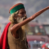 El hindú ha estado levantando la mano durante 44 años