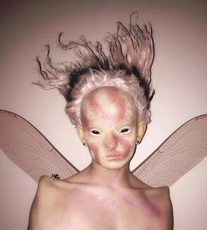 El hombre sin sexo Salvia, admirando y al mismo tiempo asustando con sus imágenes