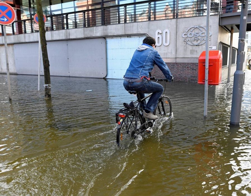 El huracán "Gervart" que arrasó Europa se cobró la vida de seis personas El huracán "Gervart" que arrasó Europa se cobró la vida de seis personas