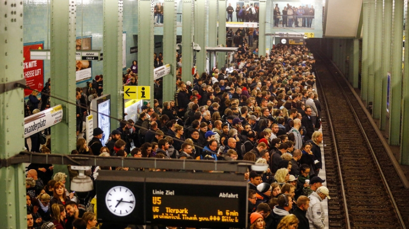 El huracán "Gervart" que arrasó Europa se cobró la vida de seis personas El huracán "Gervart" que arrasó Europa se cobró la vida de seis personas