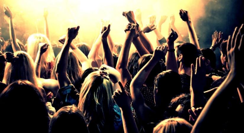 El inquilino intentó recuperar el costo de la habitación organizando una gran fiesta, por lo que Airbnb lo bloqueó de por vida