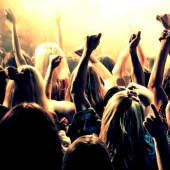 El inquilino intentó recuperar el costo de la habitación organizando una gran fiesta, por lo que Airbnb lo bloqueó de por vida