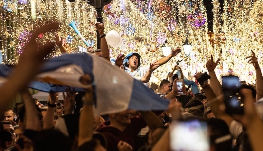 "El lugar de atracción es Nikolskaya": cómo se ve la calle más futbolística de Rusia durante el Mundial 2018 "El lugar de atracción es Nikolskaya": cómo se ve la calle más futbolística de Rusia durante el Mundial 2018