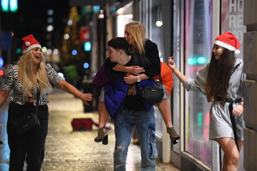 El maratón de atracones continúa: una ola de fiestas de Nochevieja ha cubierto el Reino Unido
