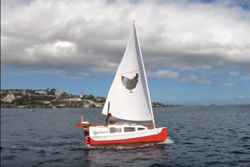 El navegante francés ha estado en la carretera durante tres años y se perdió la pandemia El navegante francés ha estado en la carretera durante tres años y se perdió la pandemia