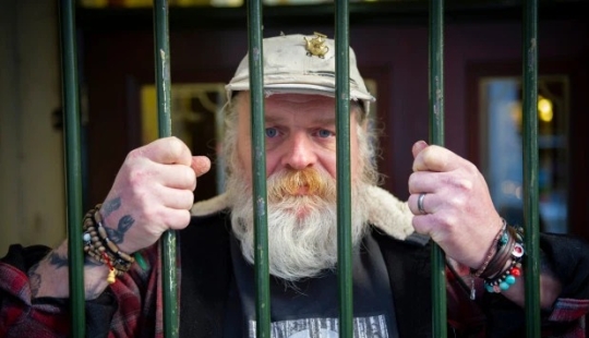 El niño en el sótano: la historia de un adolescente que sobrevivió a 17 años de cautiverio y maltrato a manos de los padres y de los sacerdotes El niño en el sótano: la historia de un adolescente que sobrevivió a 17 años de cautiverio y maltrato a manos de los padres y de los sacerdotes