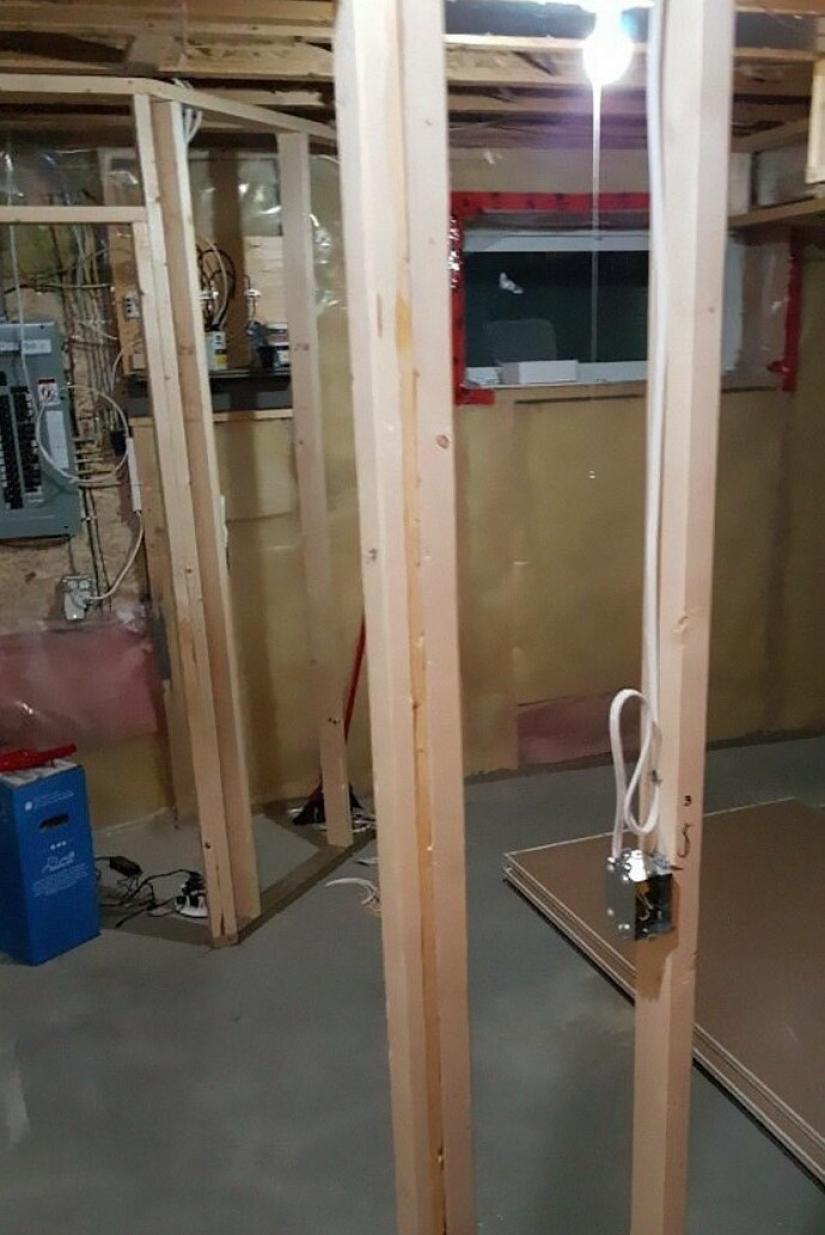 El paraíso de los gatos con sus propias manos: el tipo convirtió el sótano en una habitación para las mascotas de su hermano muerto El paraíso de los gatos con sus propias manos: el tipo convirtió el sótano en una habitación para las mascotas de su hermano muerto