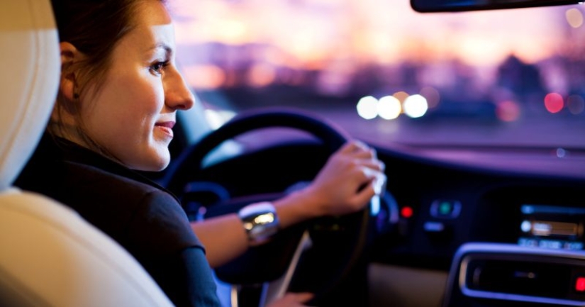 El piloto de carreras demandó a la policía de tránsito por 93 multas, utilizando una laguna en la ley