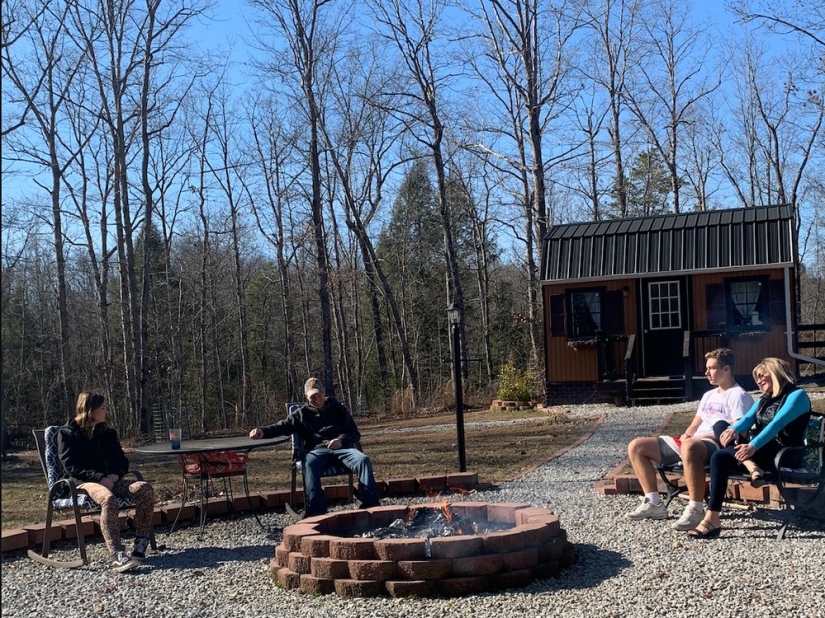 El pueblo de los introvertidos, o Cada niño americano tiene una casa separada