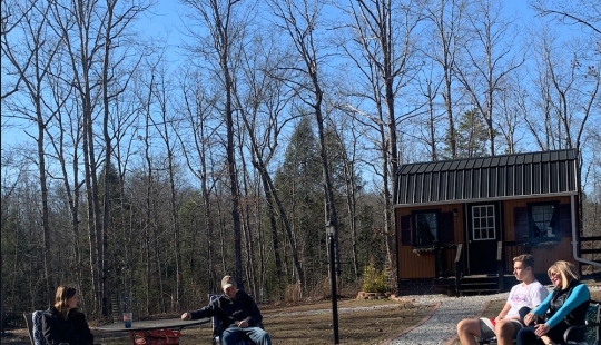 El pueblo de los introvertidos, o Cada niño americano tiene una casa separada