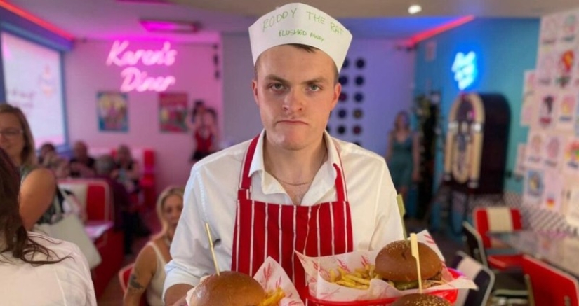 El restaurante Karen's Diner es un establecimiento grosero para aquellos que están cansados del servicio perfecto El restaurante Karen's Diner es un establecimiento grosero para aquellos que están cansados del servicio perfecto