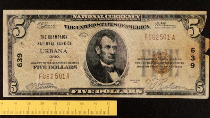 El rey de los estafadores: cómo Victor Lustig pudo vender la Torre Eiffel. Doblemente