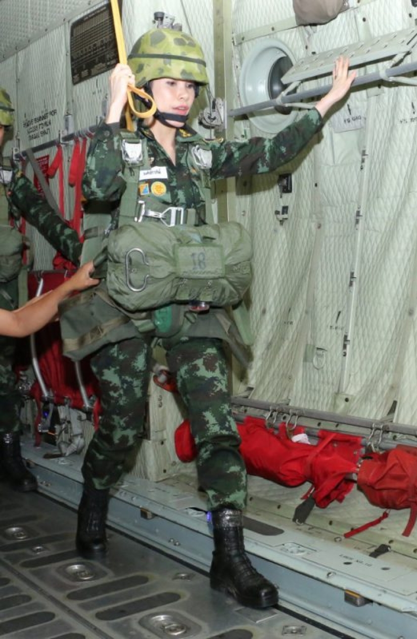 El rey de Tailandia se casó con un general (por segunda vez en un año)