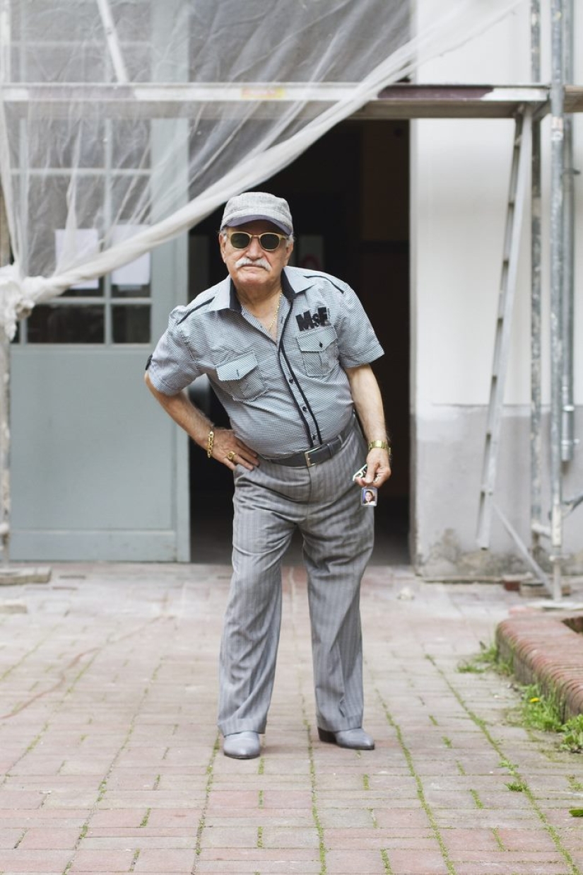 El sastre de 86 años usa ropa diferente todos los días, y siempre con estilo