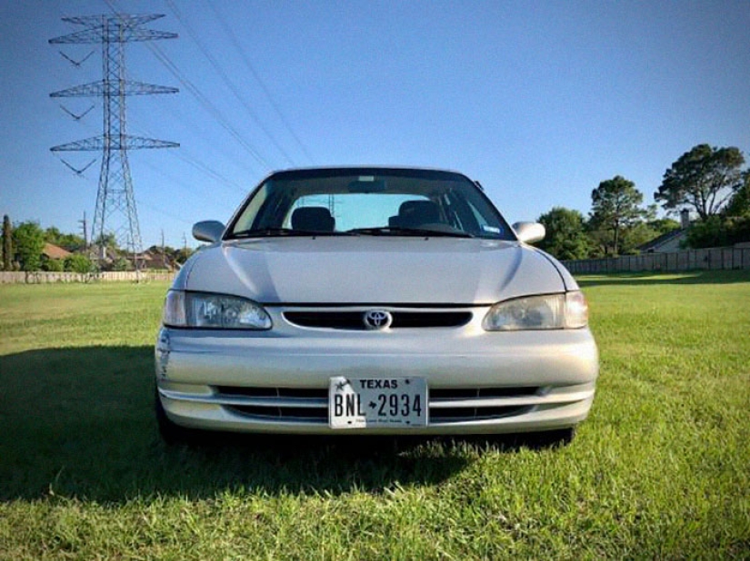 El tejano quería vender un viejo Toyota tan mal que creó una verdadera obra maestra de publicidad en el sitio de clasificados