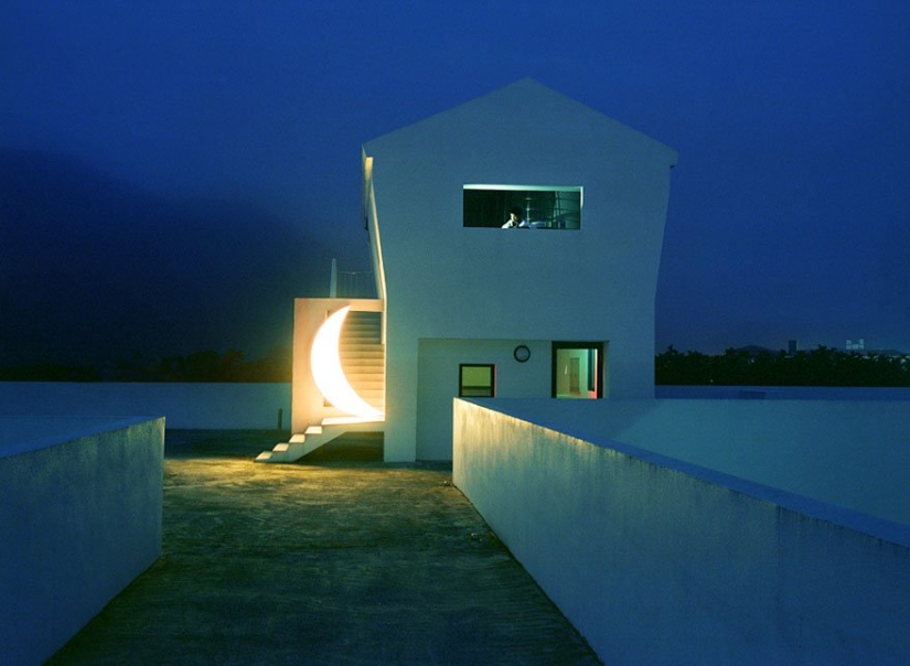 El viaje de un ruso y su luna privada alrededor del mundo