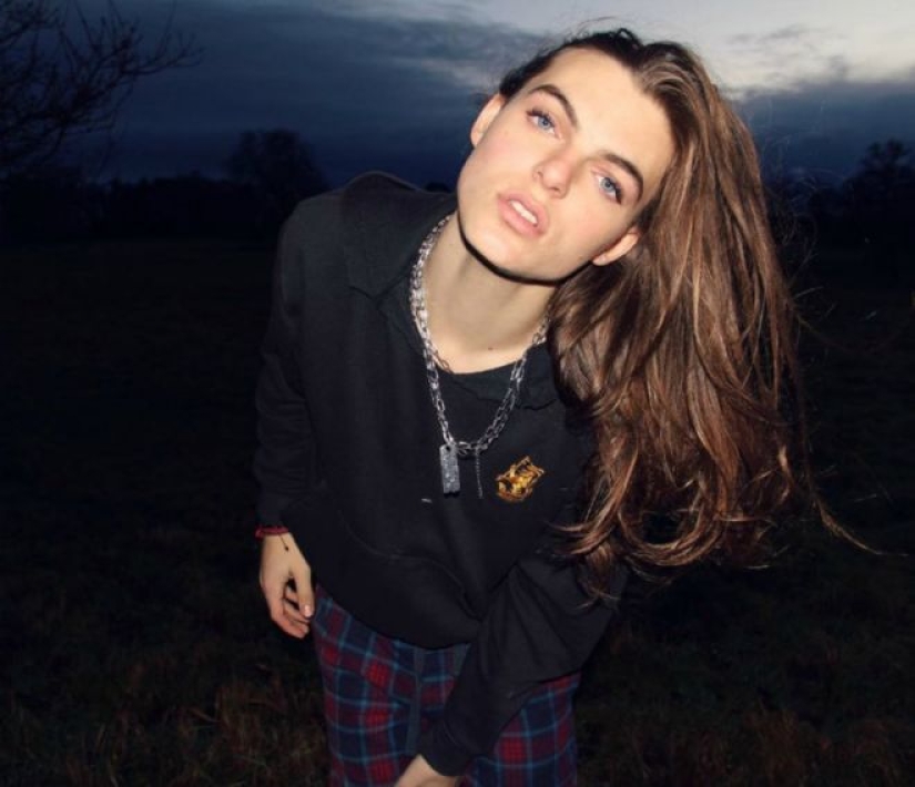 Elizabeth Hurley's son turns into a woman: 15 "stunning" photos Elizabeth Hurley's son turns into a woman: 15 "stunning" photos