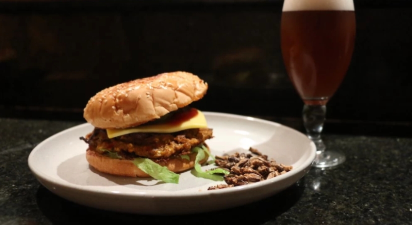 "Empecé a alucinar y pensar en la muerte" : Un periodista australiano comió escarabajos durante una semana en aras de un experimento