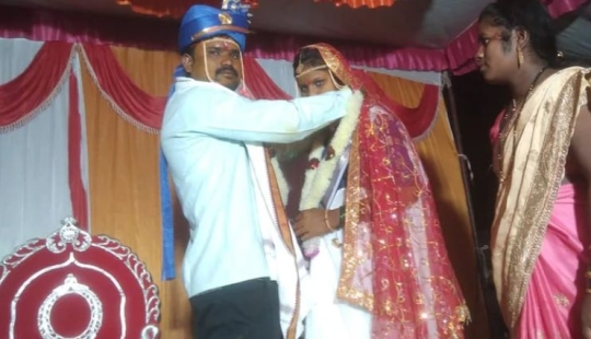 En la India, el novio llegaba tarde a la boda y la novia se casaba con otro En la India, el novio llegaba tarde a la boda y la novia se casaba con otro