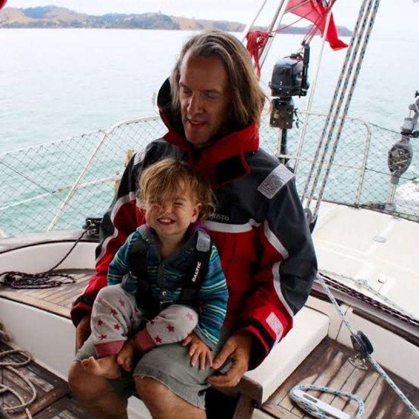 En la misma ola: la pareja ha estado viajando en alta mar durante 8 años y ha dado a luz a tres hijos durante este tiempo