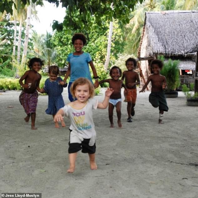 En la misma ola: la pareja ha estado viajando en alta mar durante 8 años y ha dado a luz a tres hijos durante este tiempo