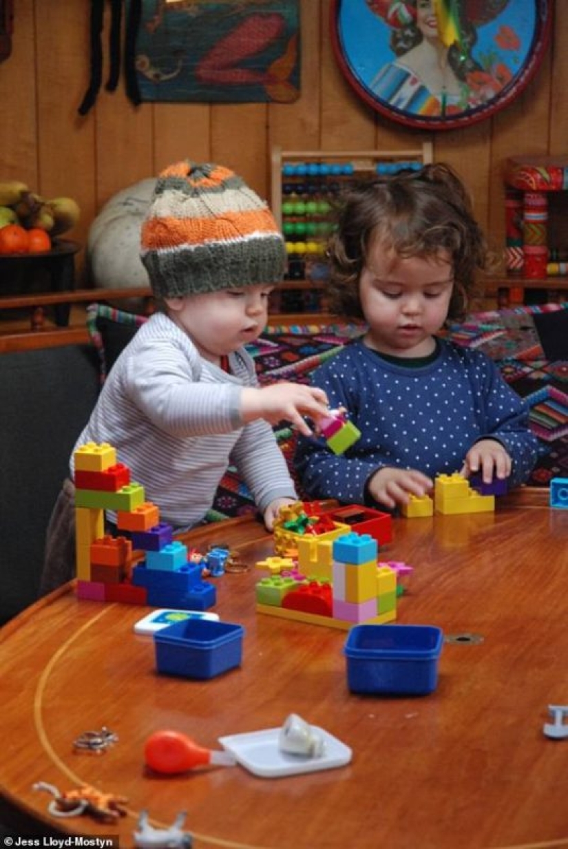 En la misma ola: la pareja ha estado viajando en alta mar durante 8 años y ha dado a luz a tres hijos durante este tiempo