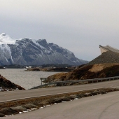 En las carreteras de Noruega: "¡Atención! Estás entrando en un puente que no lleva a ninguna parte"