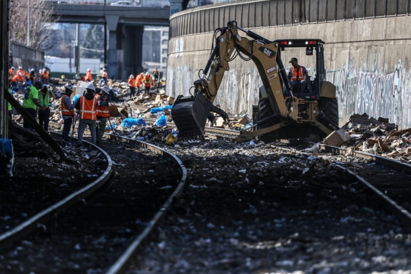 En los EE.UU., la tradición de robar trenes de correo se ha revivido