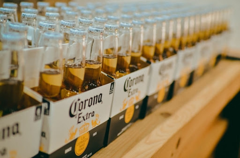 En los Estados Unidos, los productores de cerveza Corona sufren de coronavirus