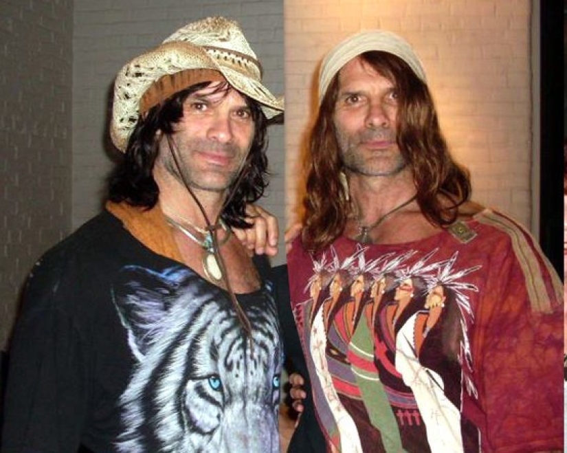 En los Estados Unidos, uno de los hermanos gemelos que interpretó los papeles principales en la comedia de los años 90 "Nannies" ha muerto