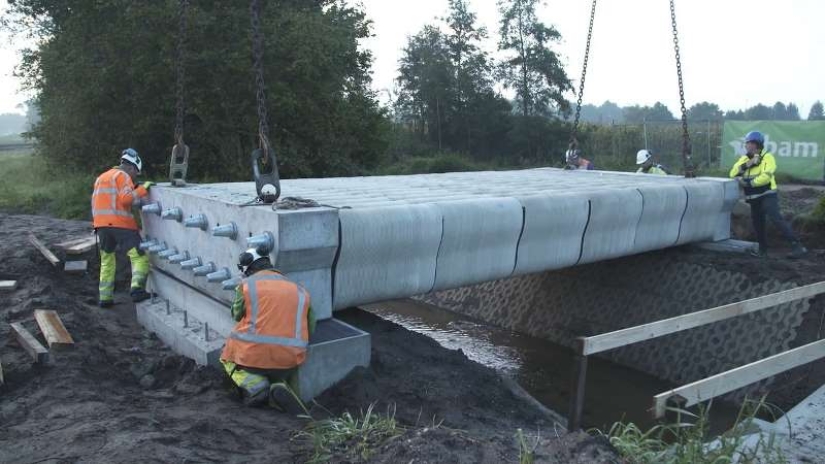 En los Países Bajos, se imprimió en una impresora 3D un puente capaz de soportar 40 camiones En los Países Bajos, se imprimió en una impresora 3D un puente capaz de soportar 40 camiones