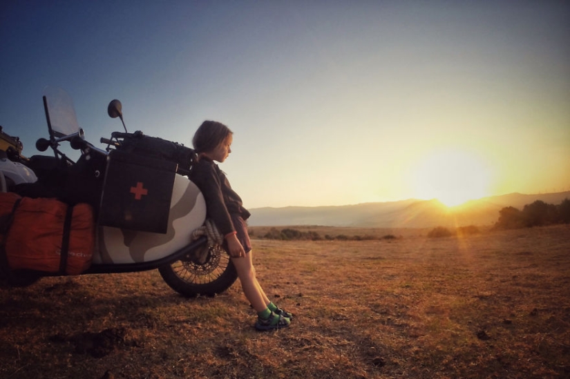 En los "Urales" por Europa: un viaje impresionante de una joven familia En los "Urales" por Europa: un viaje impresionante de una joven familia